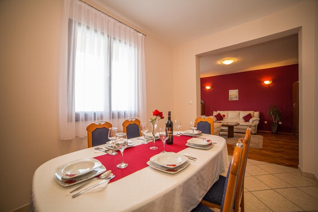 Apartments Maja Dugi Rat Kültér fotó