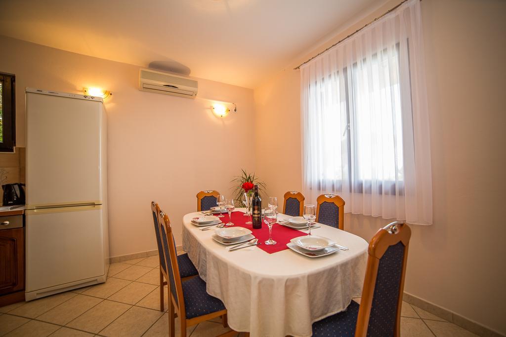 Apartments Maja Dugi Rat Kültér fotó